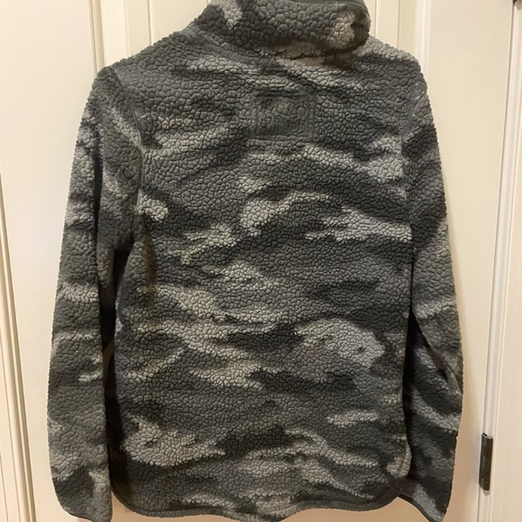 woman's cozy sherpa! (camo) - Picture 3 of 3